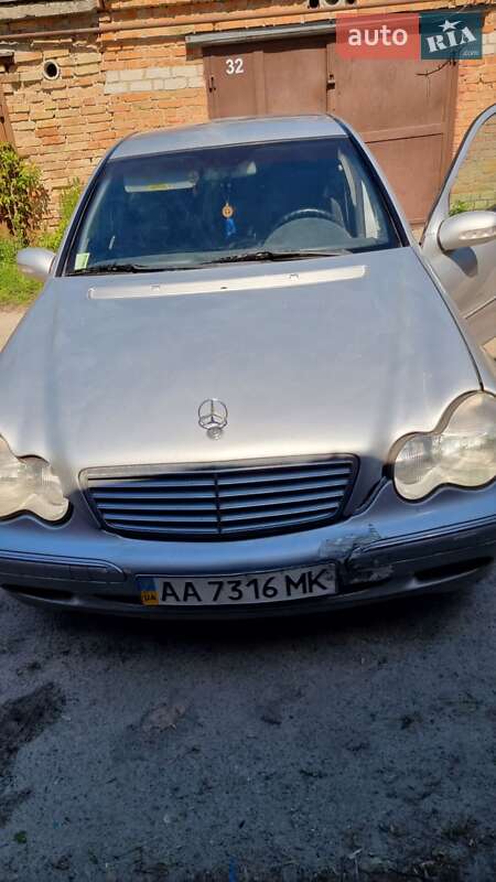 Седан Mercedes-Benz C-Class 2002 в Глевахе