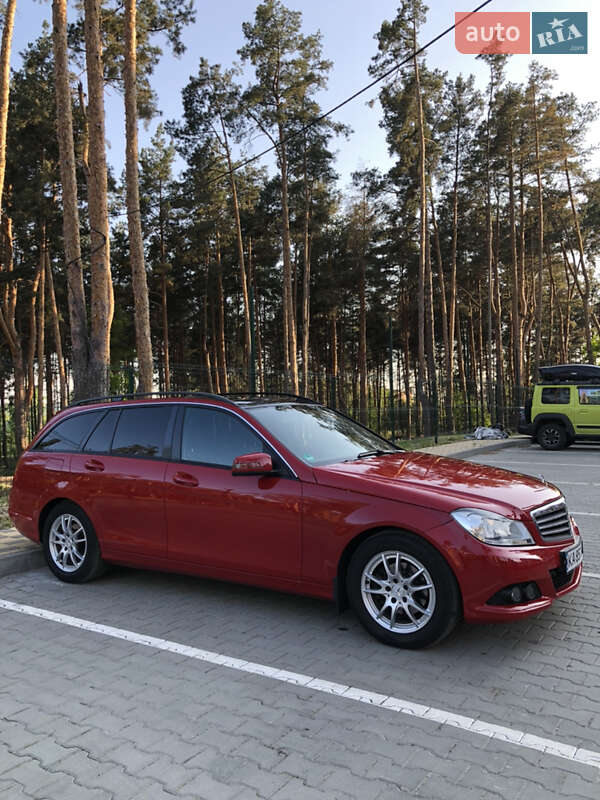 Универсал Mercedes-Benz C-Class 2013 в Киеве