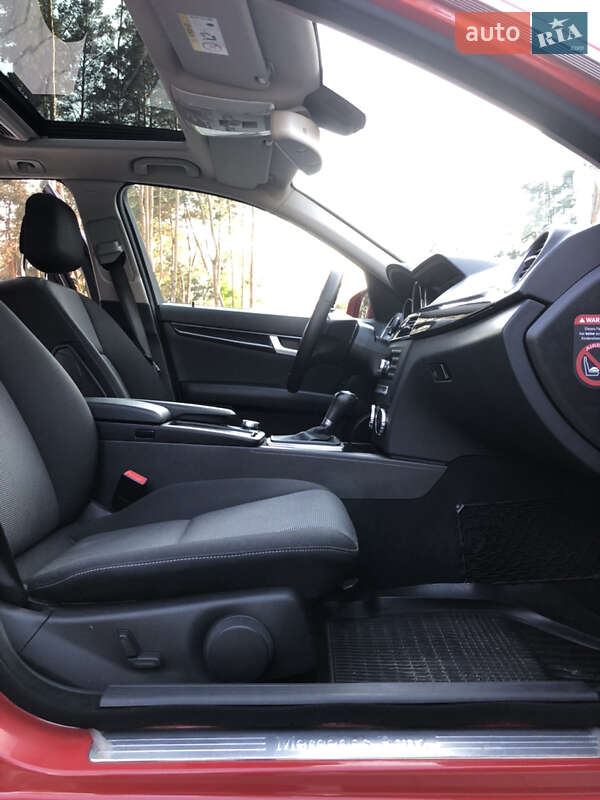 Универсал Mercedes-Benz C-Class 2013 в Киеве