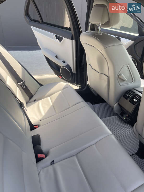 Седан Mercedes-Benz C-Class 2010 в Тернополі