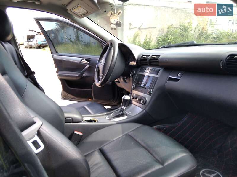 Седан Mercedes-Benz C-Class 2005 в Бориславі