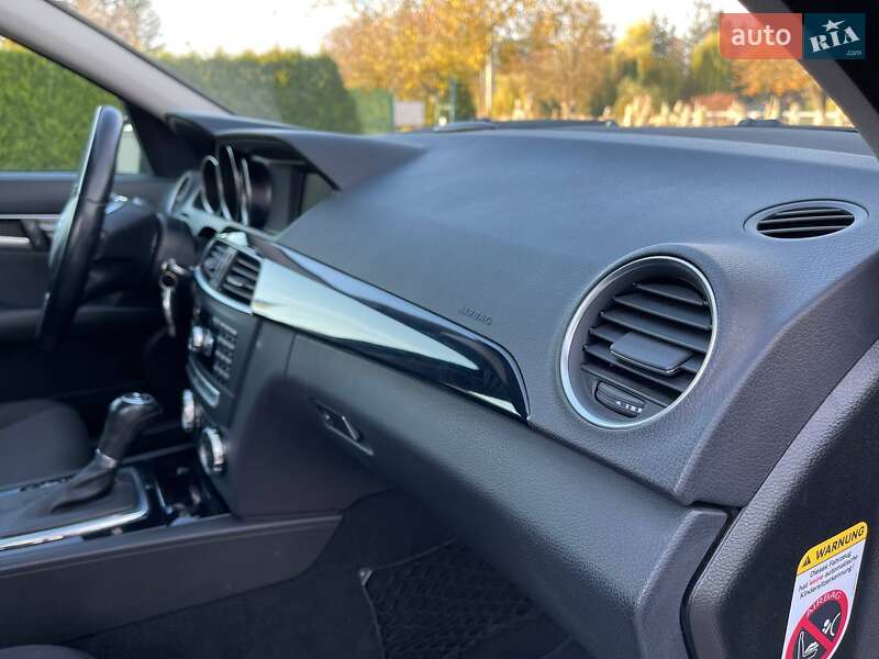 Універсал Mercedes-Benz C-Class 2011 в Луцьку