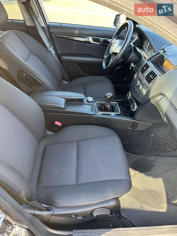Універсал Mercedes-Benz C-Class 2010 в Львові