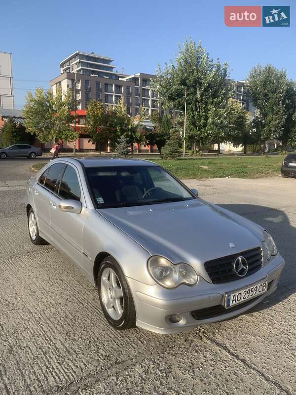 Седан Mercedes-Benz C-Class 2004 в Ужгороде