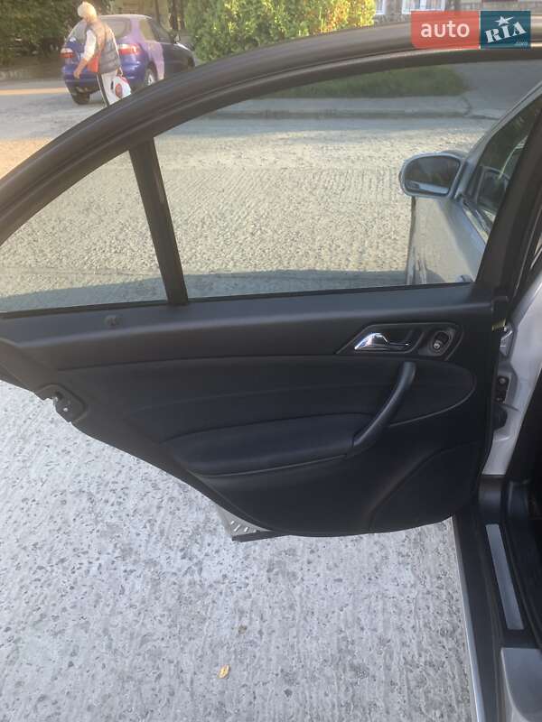 Седан Mercedes-Benz C-Class 2004 в Ужгороде