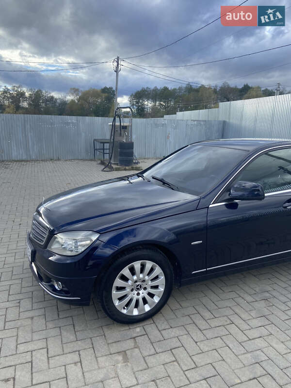 Седан Mercedes-Benz C-Class 2007 в Надвірній фото 4 Седан Mercedes-Benz C-Class 2007 в Надвірній