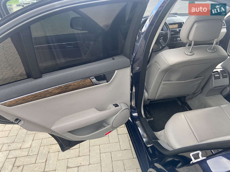 Седан Mercedes-Benz C-Class 2007 в Надвірній фото 29 Седан Mercedes-Benz C-Class 2007 в Надвірній