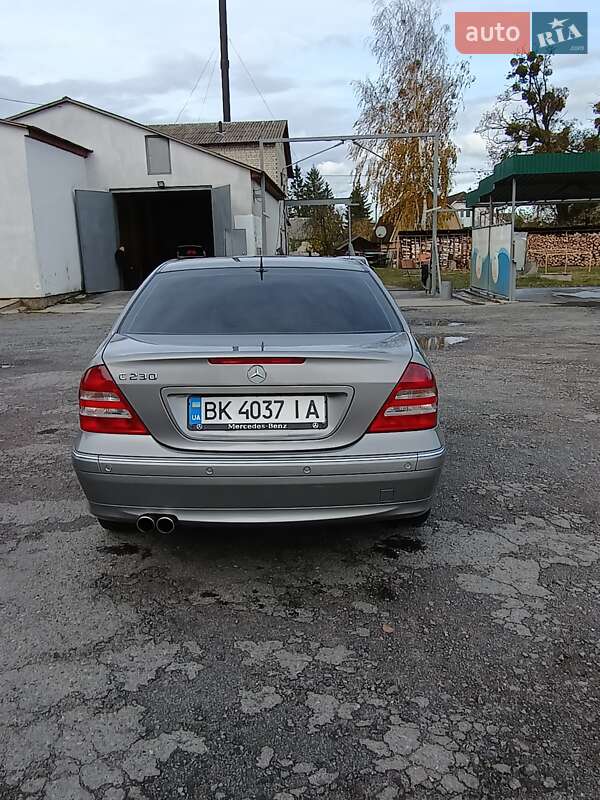 Седан Mercedes-Benz C-Class 2005 в Рокитному