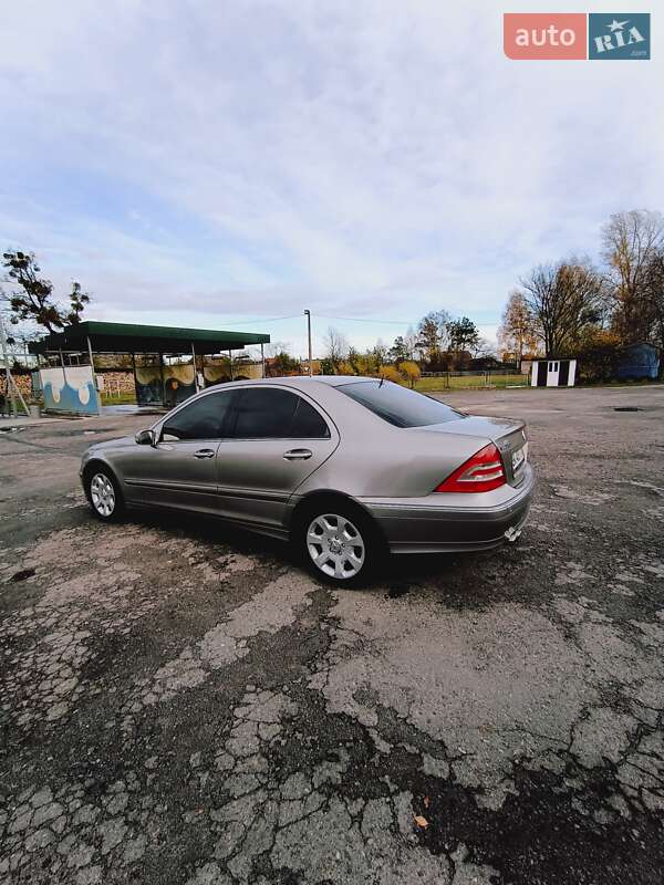 Седан Mercedes-Benz C-Class 2005 в Рокитному