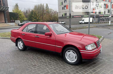 Седан Mercedes-Benz C-Class 1995 в Днепре