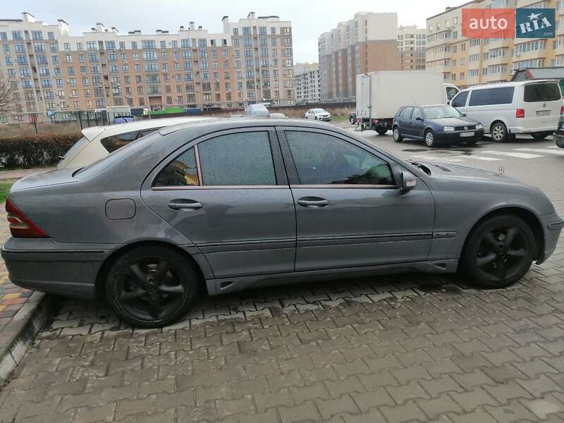 Седан Mercedes-Benz C-Class 2000 в Киеве
