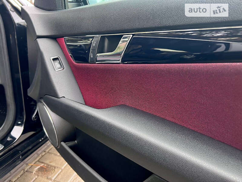 Седан Mercedes-Benz C-Class 2008 в Днепре