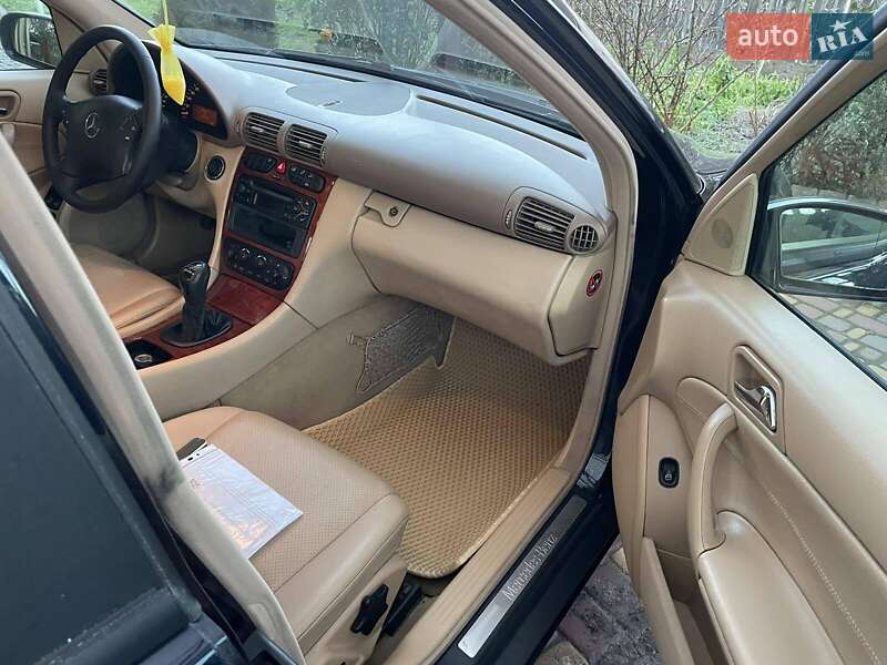 Седан Mercedes-Benz C-Class 2002 в Житомире