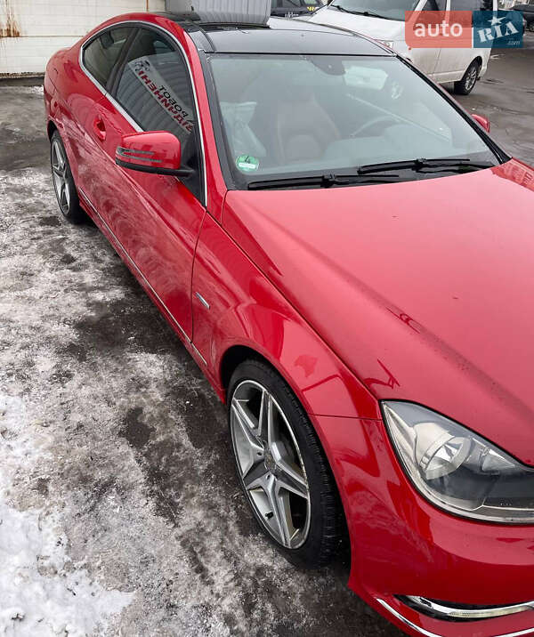 Купе Mercedes-Benz C-Class 2011 в Киеве