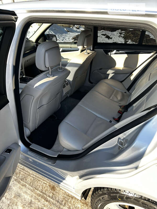 Універсал Mercedes-Benz C-Class 2011 в Чернівцях