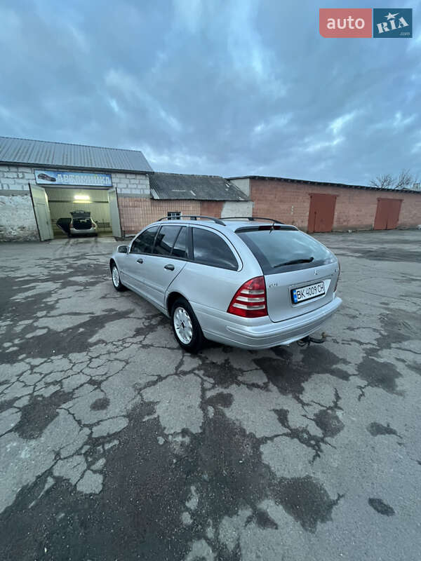 Универсал Mercedes-Benz C-Class 2001 в Рокитном