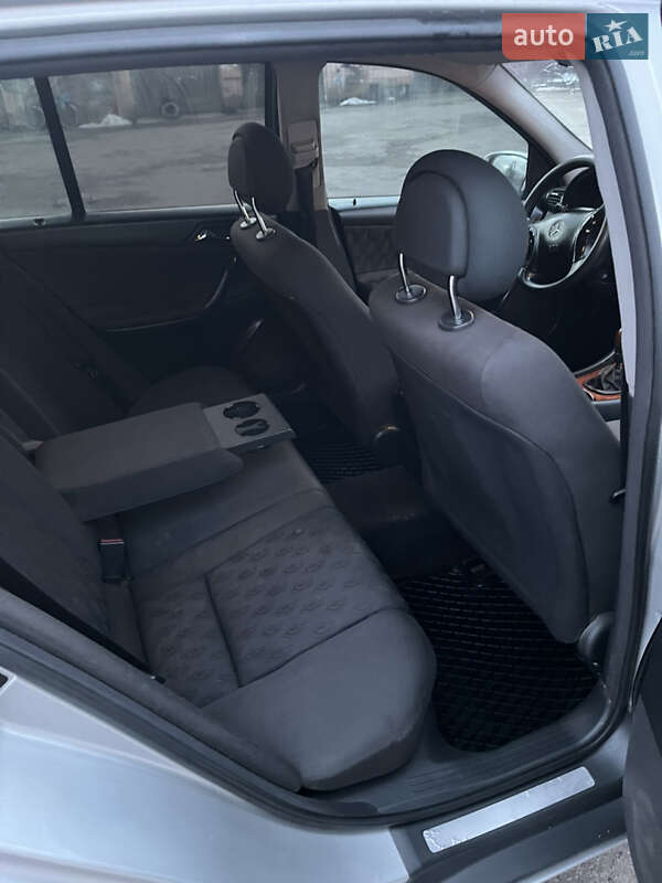 Универсал Mercedes-Benz C-Class 2001 в Рокитном
