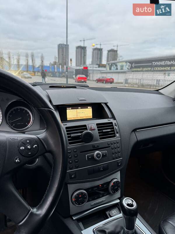 Седан Mercedes-Benz C-Class 2010 в Киеве