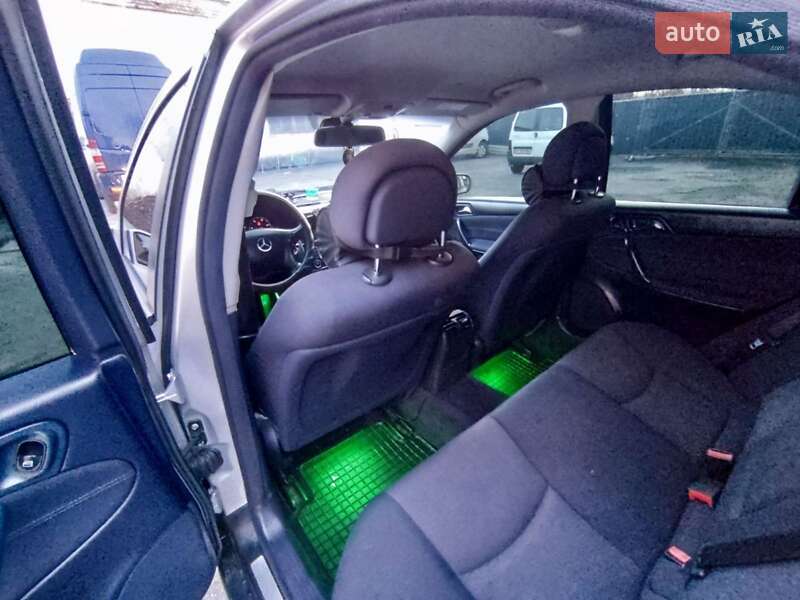 Седан Mercedes-Benz C-Class 2004 в Староконстантинове