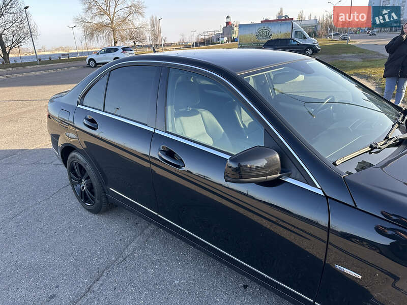 Седан Mercedes-Benz C-Class 2010 в Черкассах