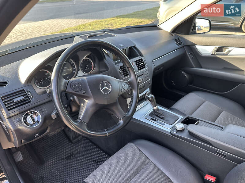 Седан Mercedes-Benz C-Class 2010 в Черкассах