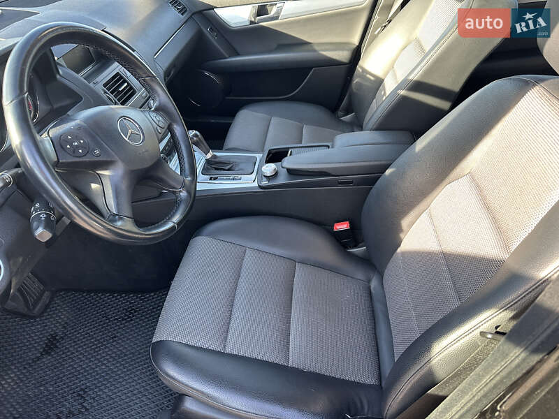 Седан Mercedes-Benz C-Class 2010 в Черкассах