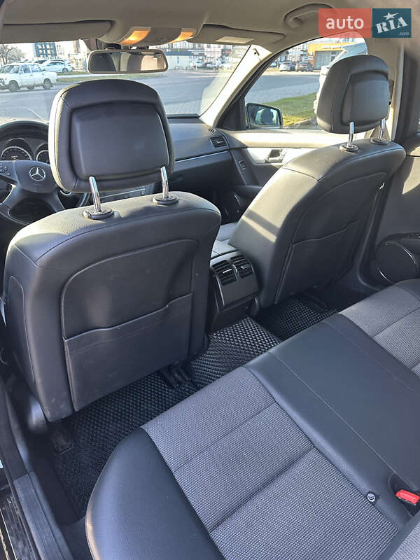 Седан Mercedes-Benz C-Class 2010 в Черкассах