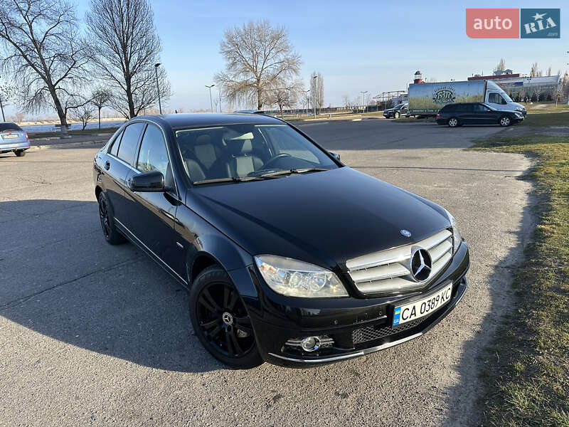 Седан Mercedes-Benz C-Class 2010 в Черкассах