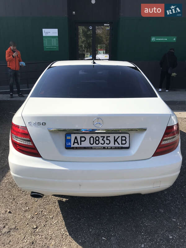 Седан Mercedes-Benz C-Class 2011 в Запорожье