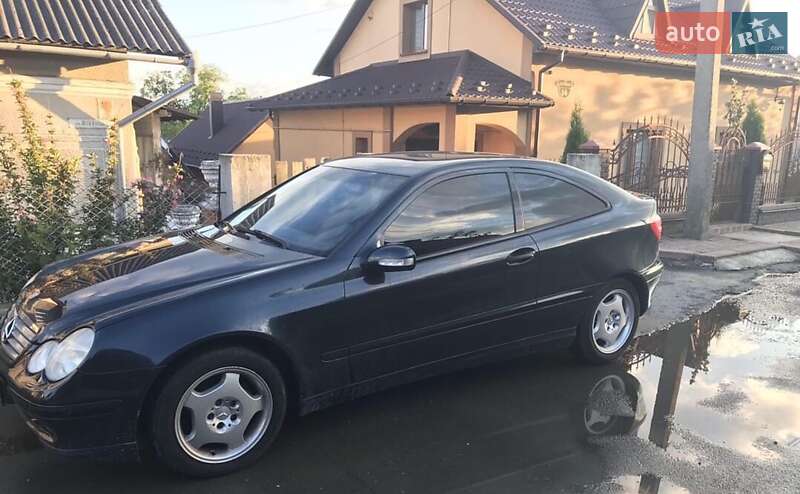Купе Mercedes-Benz C-Class 2003 в 