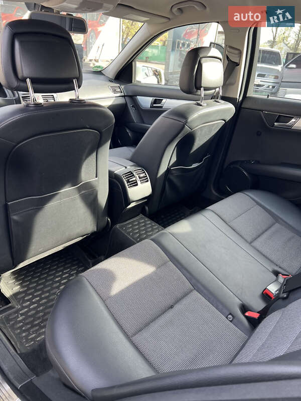 Універсал Mercedes-Benz C-Class 2010 в Шептицькому