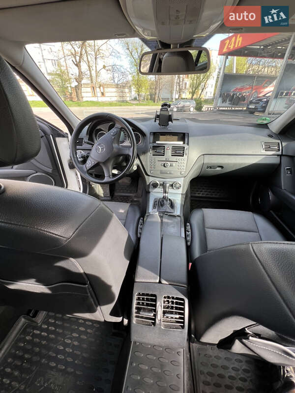 Універсал Mercedes-Benz C-Class 2010 в Шептицькому