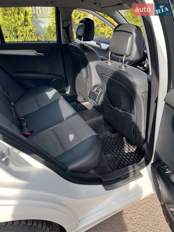 Універсал Mercedes-Benz C-Class 2010 в Шептицькому