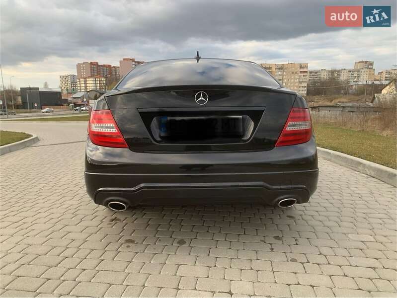 Седан Mercedes-Benz C-Class 2014 в Львове