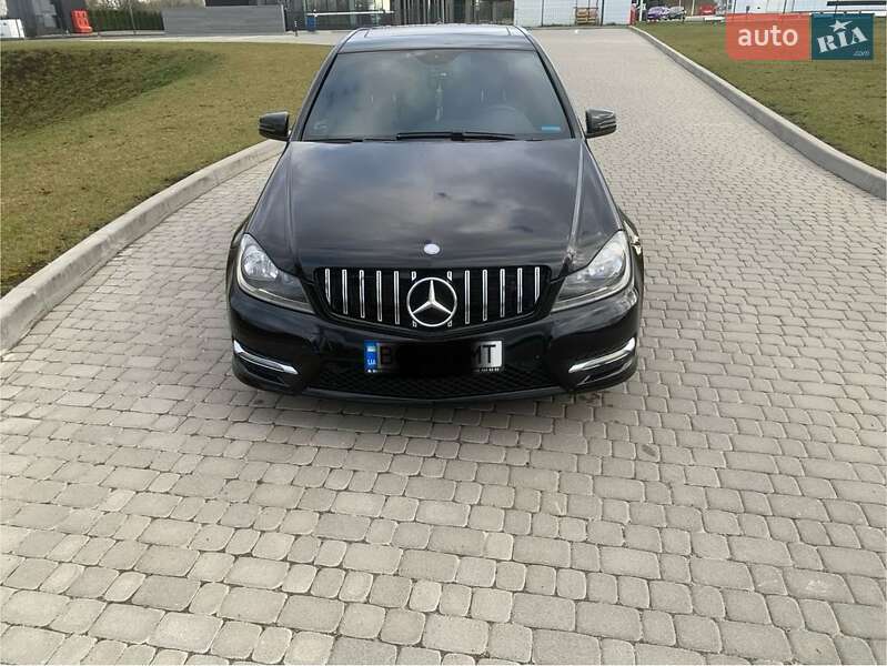 Седан Mercedes-Benz C-Class 2014 в Львове