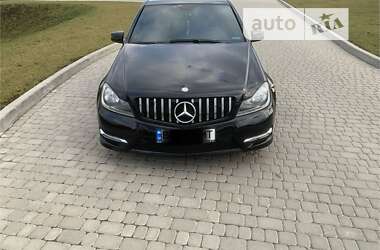 Седан Mercedes-Benz C-Class 2014 в Львові