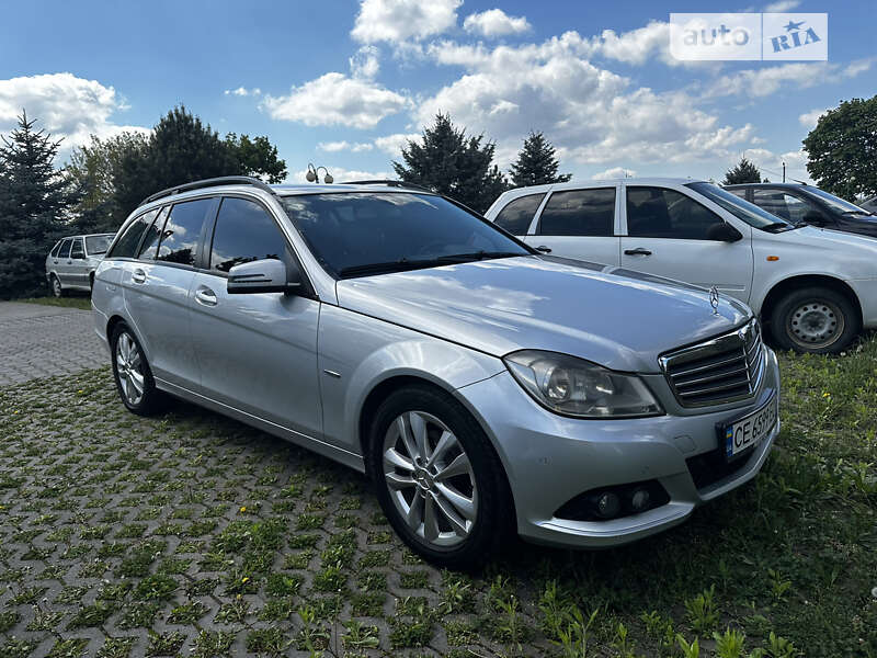 Універсал Mercedes-Benz C-Class 2011 в Чернівцях