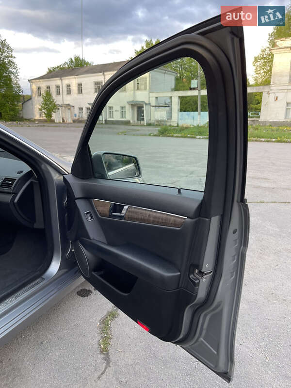 Седан Mercedes-Benz C-Class 2011 в Хмельницькому