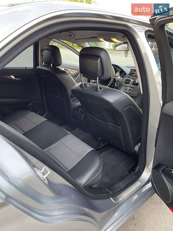 Седан Mercedes-Benz C-Class 2011 в Хмельницькому