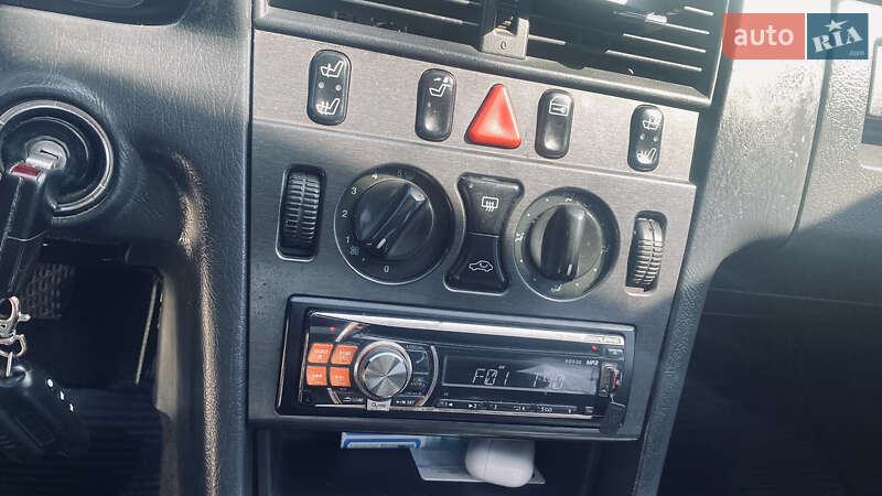 Седан Mercedes-Benz C-Class 1996 в Черновцах