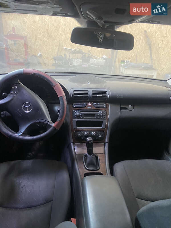 Седан Mercedes-Benz C-Class 2000 в Черновцах