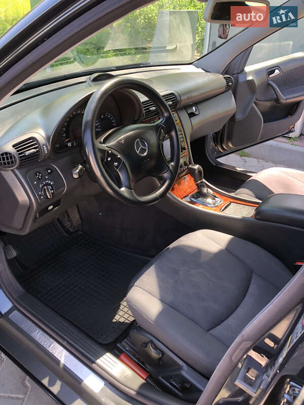 Универсал Mercedes-Benz C-Class 2003 в Черновцах
