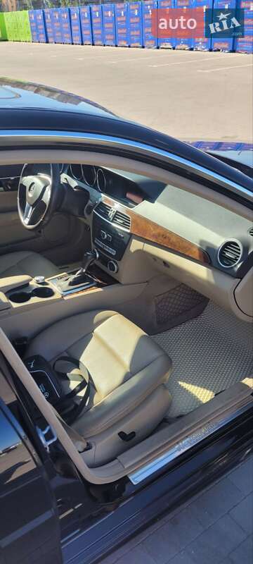 Седан Mercedes-Benz C-Class 2012 в Виннице