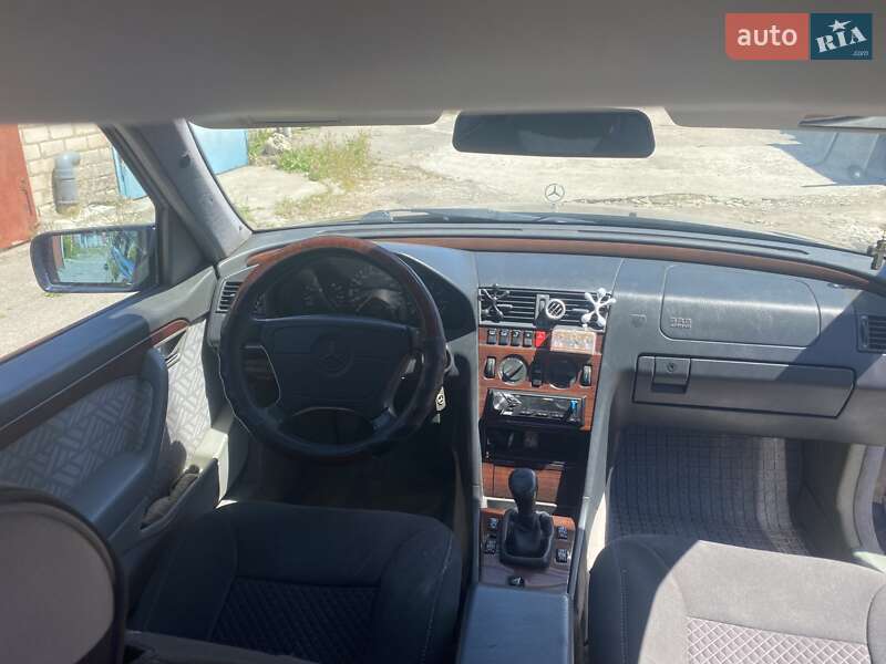 Седан Mercedes-Benz C-Class 1994 в Херсоне