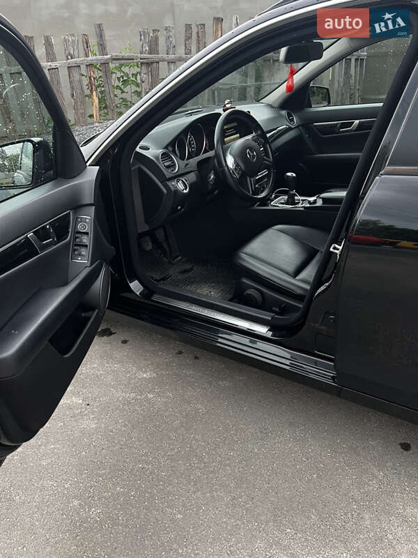 Универсал Mercedes-Benz C-Class 2011 в Костополе
