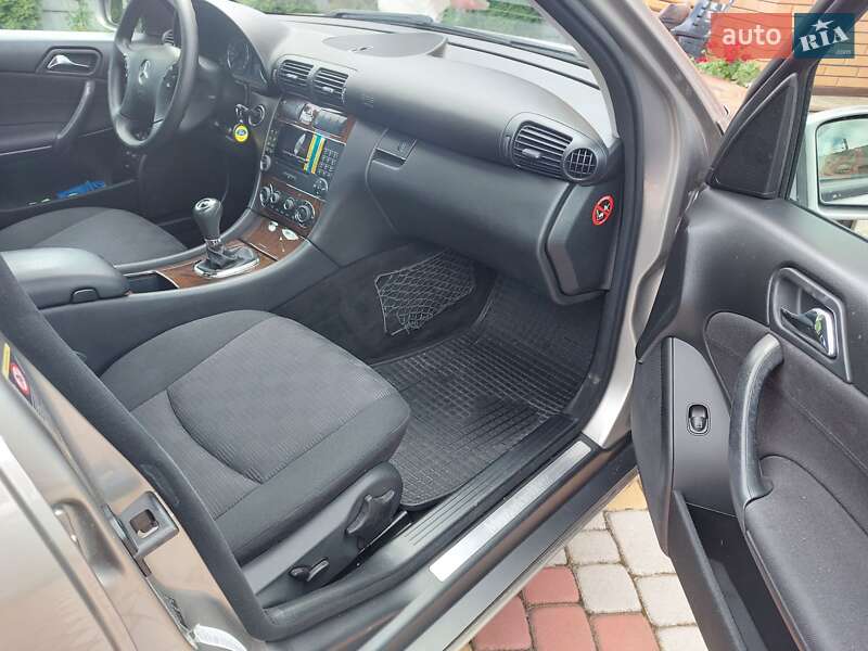 Седан Mercedes-Benz C-Class 2005 в Виннице