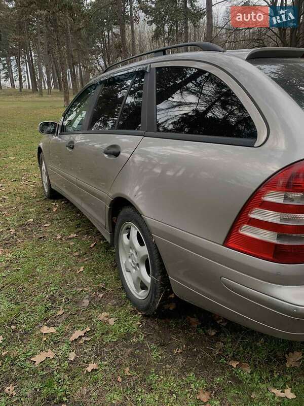 Універсал Mercedes-Benz C-Class 2005 в Ярмолинцях