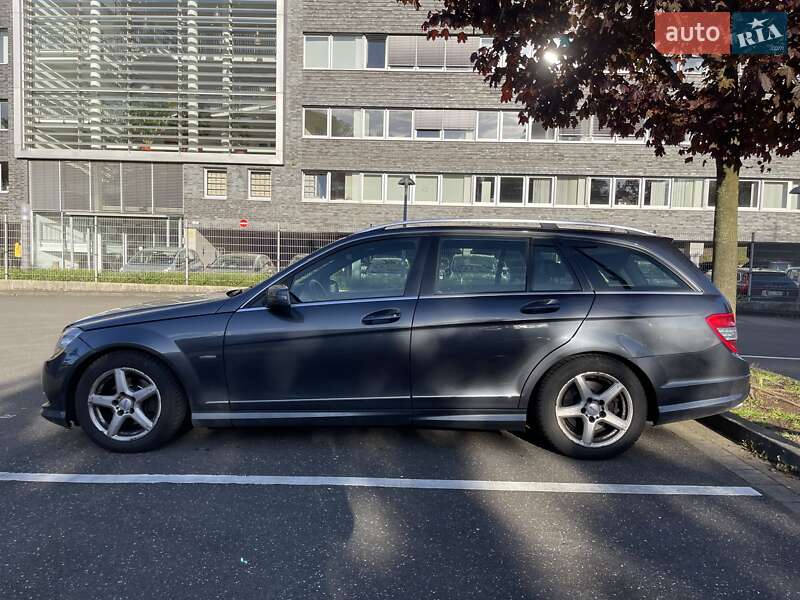 Универсал Mercedes-Benz C-Class 2011 в Черновцах