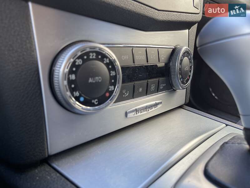 Универсал Mercedes-Benz C-Class 2011 в Черновцах