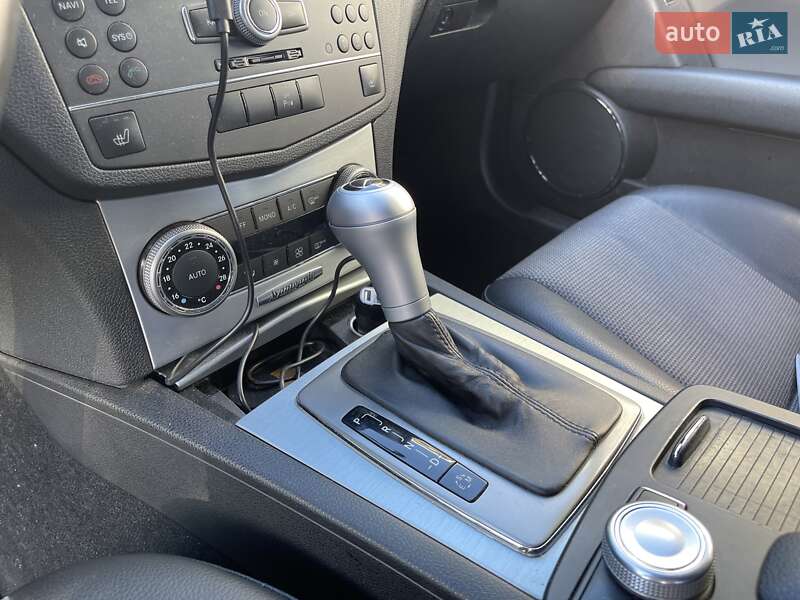 Универсал Mercedes-Benz C-Class 2011 в Черновцах